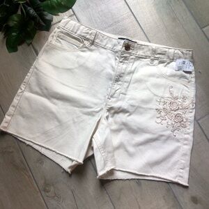 NWT! Gap kids floral embroidered 18 plus size high waisted jean shorts off white